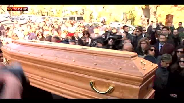 Funerali Luca Varani, amici e parenti chiedono giustizia