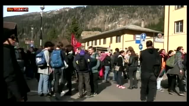 Tensione alla manifestazione al Brennero per i rifugiati