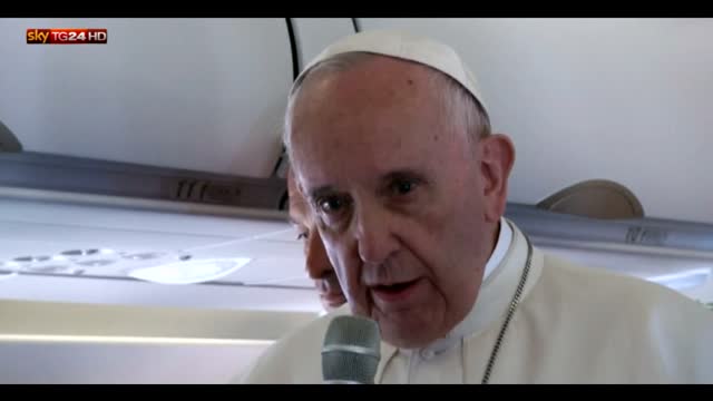 Papa: mantenimento profughi a carico del Vaticano