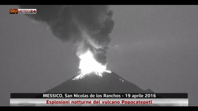 Vulcano messicano in eruzione: le immagini