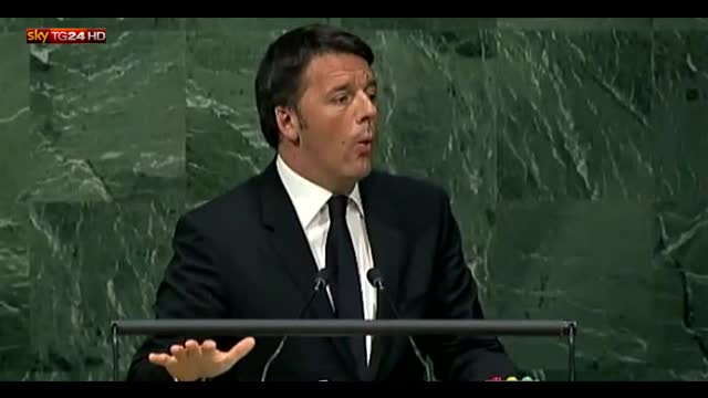 Accordo su clima, Renzi: "Finalmente un messaggio di pace"