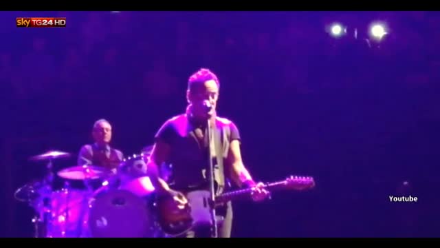 Omaggio di Springsteen a Prince, il Boss canta "Purple rain"