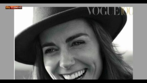 Londra, Kate visita la mostra di Vogue