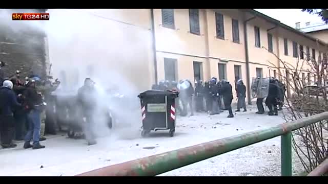 Brennero, scontri alla stazione tra manifestanti e polizia