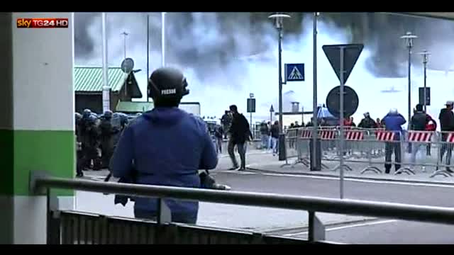 Manifestazione contro barriera, scontri a Brennero