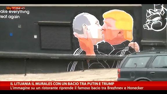 Lituania, murales con bacio tra Putin e Trump