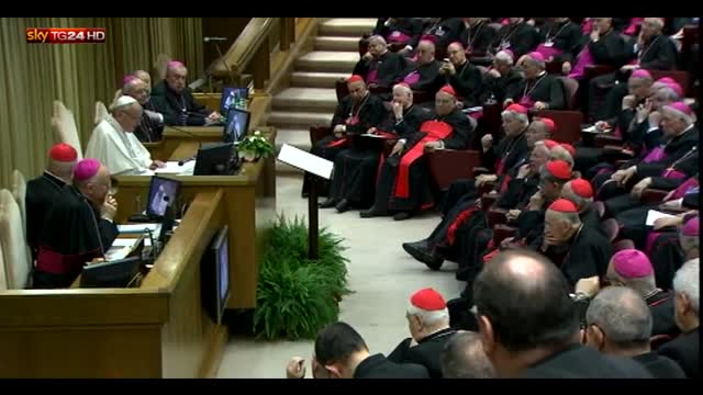 Papa apre assemblea Cei e invita la Chiesa alla sobrietà
