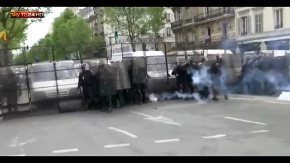 Francia, riforma del lavoro: scontri e arresti a Parigi
