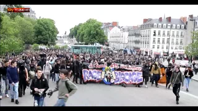 Francia, ottavo giorno di proteste contro riforma del lavoro