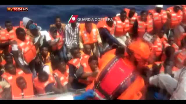 Migranti, l'Europa chiede all'Italia nuove strutture