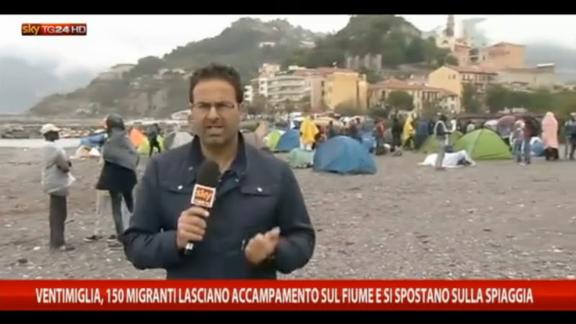 A Ventimiglia 150 migranti si spostano sulla spiaggia