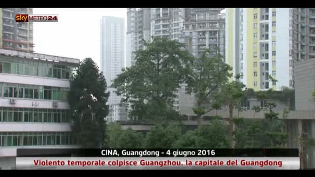 Temporale a Guangzhou in Cina: il video