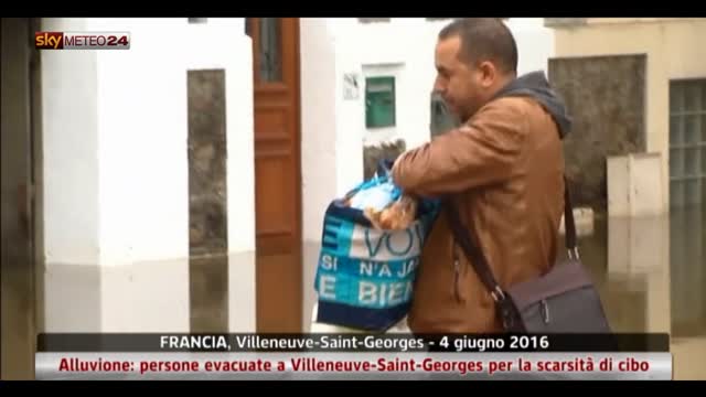 Alluvione in Francia, persone evacuate: le immagini