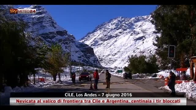 Nevicata al valico tra Cile e Argentina
