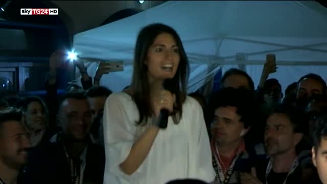 Raggi: “Più è dura e più sarà bello realizzare le promesse”