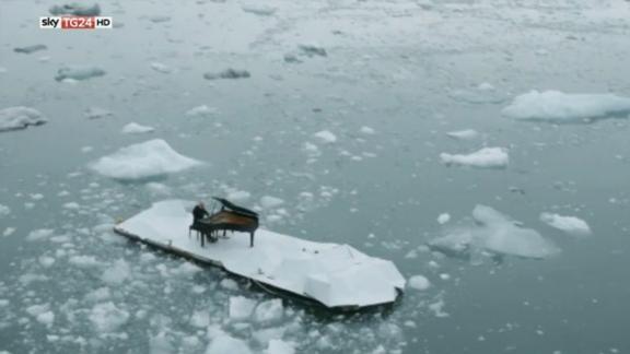 Greenpeace, Ludovico Einaudi suona fra i ghiacci polari