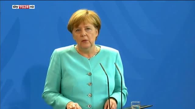 Brexit, Merkel: "Martedì seduta straordinaria parlamento"