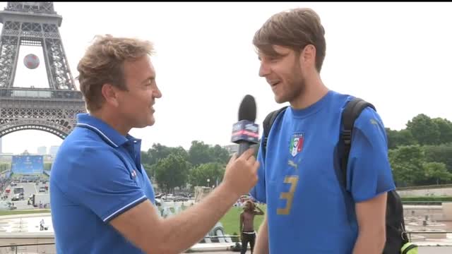 Parigi si tinge d'azzurro: tifosi verso Italia-Spagna