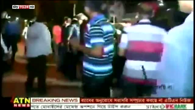 Bangladesh, assalto armato in un locale di Dacca