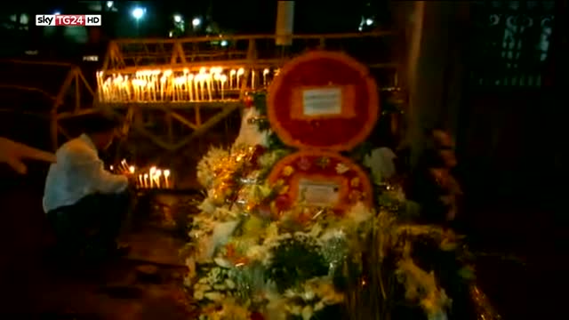 Dacca, omaggio per le vittime in Bangladesh