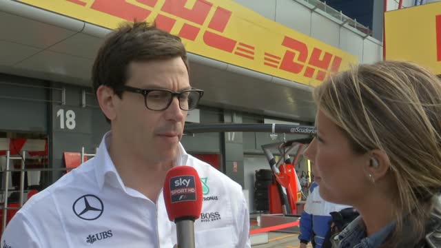 Mercedes e Red Bull discutono sulle regole radio
