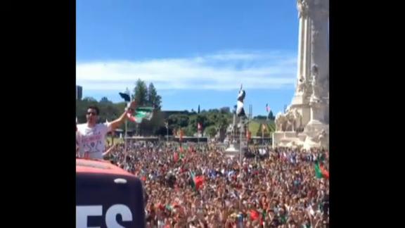 Folla enorme per il rientro del Portogallo