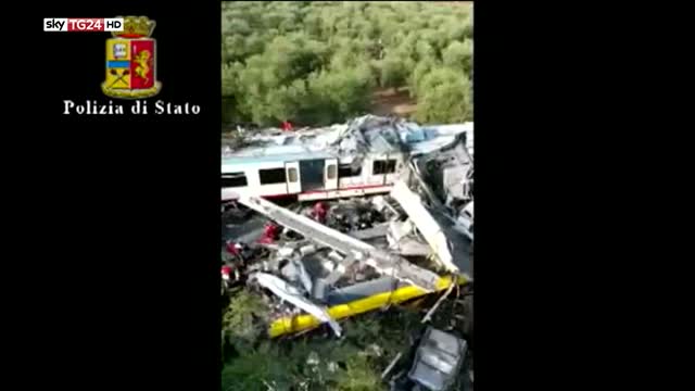 Incidente treni in Puglia: le immagini dall'elicottero