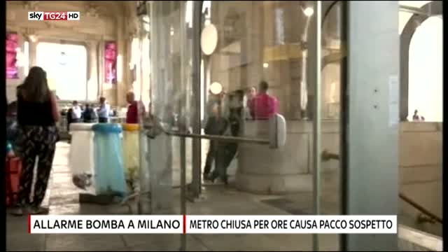 Allarme bomba a Milano, metro chiusa per pacco sospetto