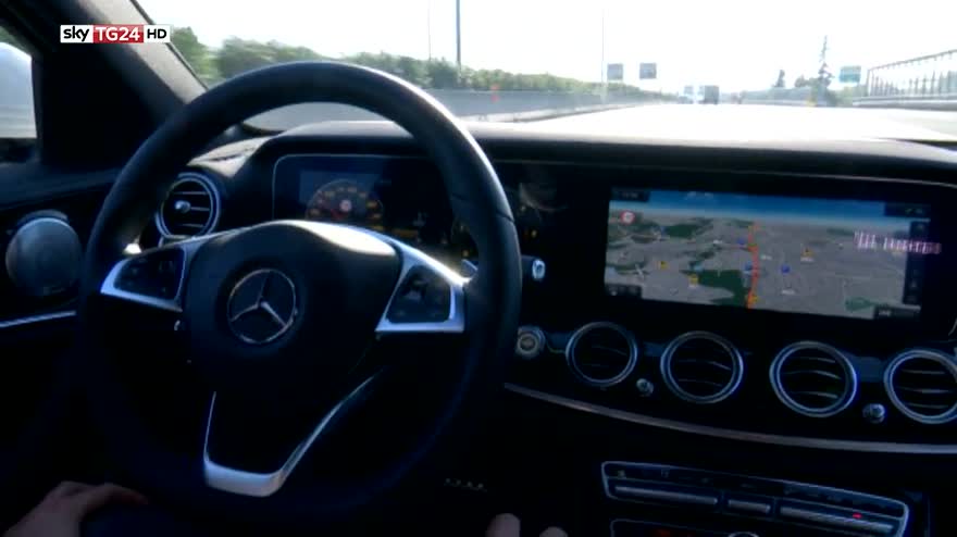 Automobili Robot, la guida assistita: a bordo con Sky TG24