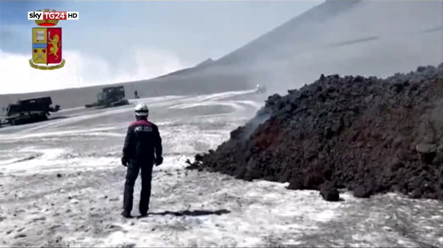 Eruzione Etna, riaperto aeroporto di Catania