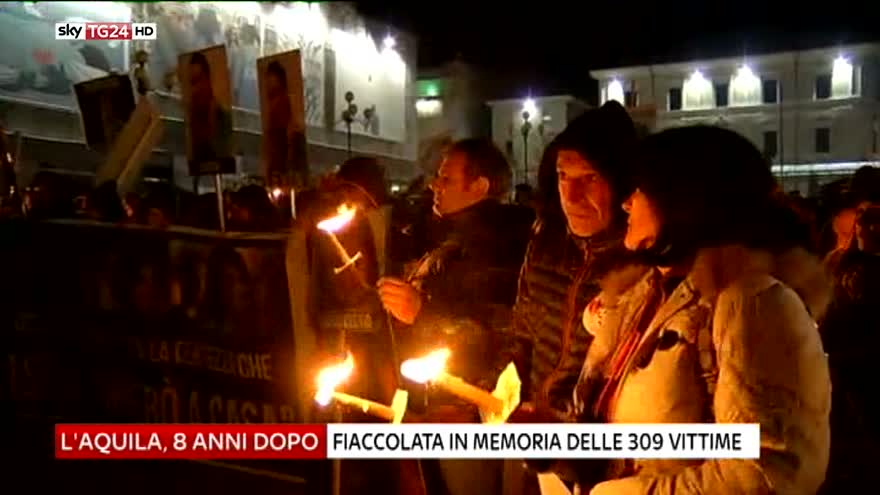 Otto anni fa il sisma a L'Aquila: fiaccolata in ricordo