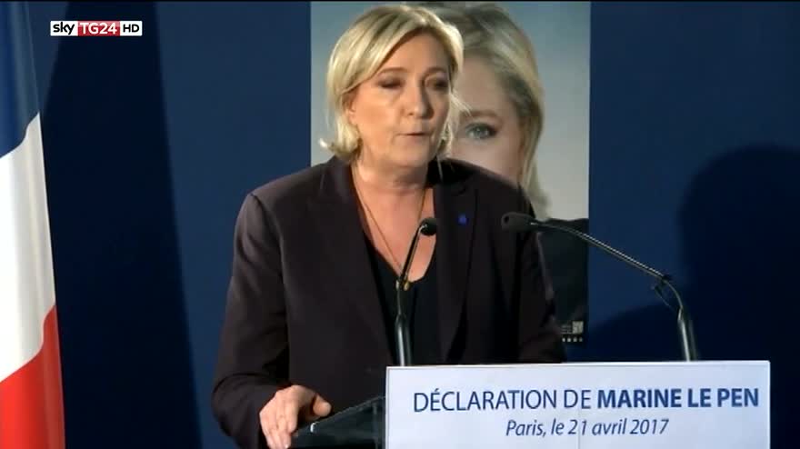 Attentato Parigi, Le Pen chiede ripristino delle frontiere