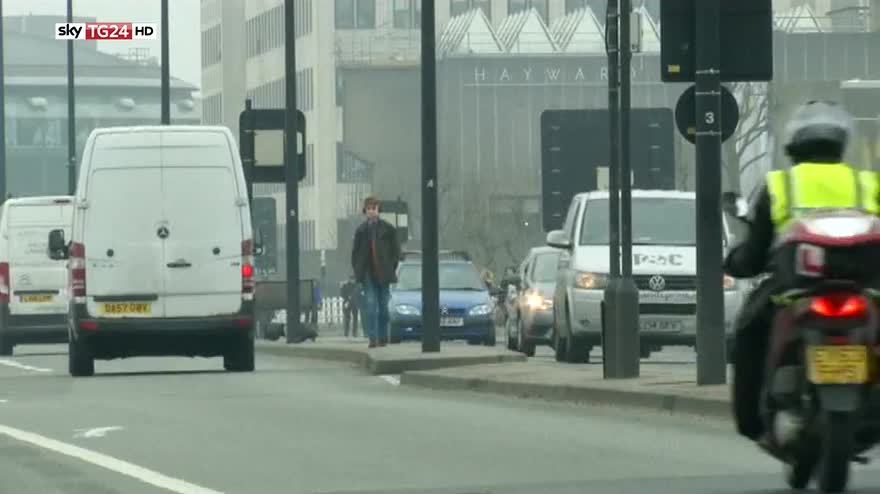 Londra, addio alle auto diesel e benzina entro il 2040