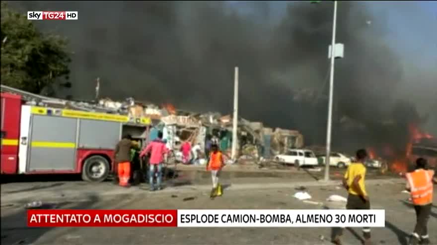 Somalia, esplode camion-bomba: almeno 30 morti