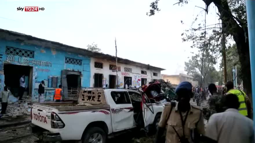 Attacco in Somalia, kamikaze a Mogadiscio: morti e feriti