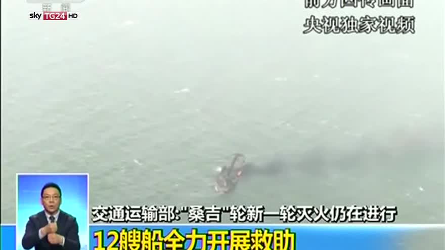 Cina: affonda petroliera, 32 morti e greggio in mare