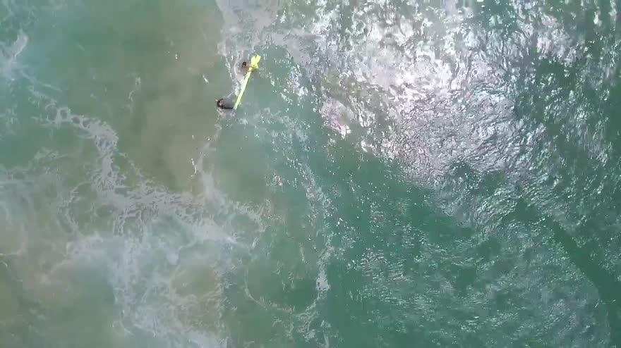 Drone salva due bagnanti in Australia