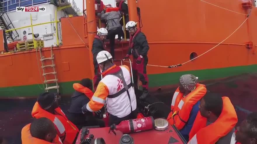 I migranti contesi tra Ong e libici giunti in Sicilia
