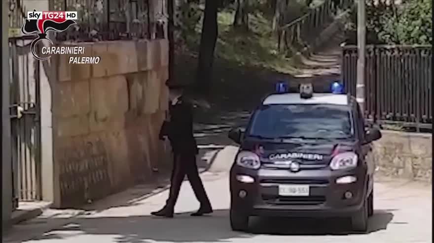 Palermo, vuotavano tombe e rivendevano i loculi: arrestati