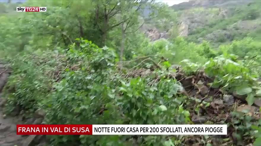 Frana in Val di Susa, notte fuori casa per 200 sfollati