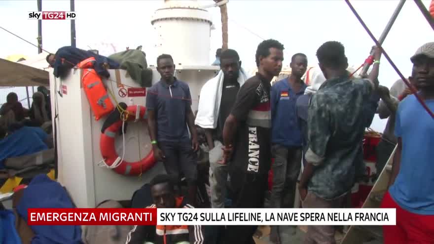 Migranti, sulla Lifeline situazione sotto controllo