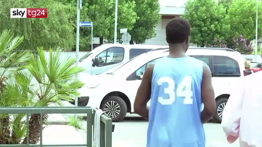 Pistoia, in stato di fermo i due tredicenni che aggredirono un migrante