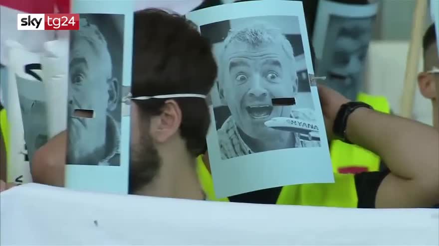 Rischio venerdì nero per sciopero Ryanair, UE critica