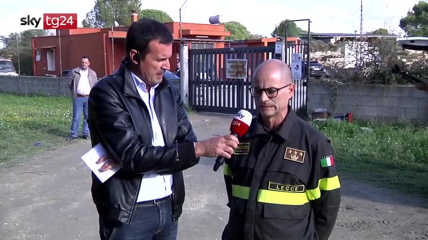 Lecce esplode fabbrica fuochi, un morto