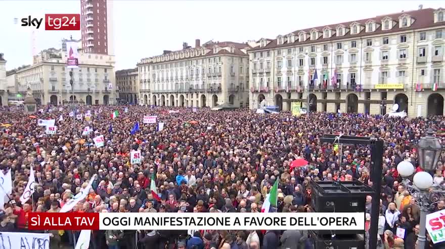 Torino, in migliaia alla manifestazione Sì Tav