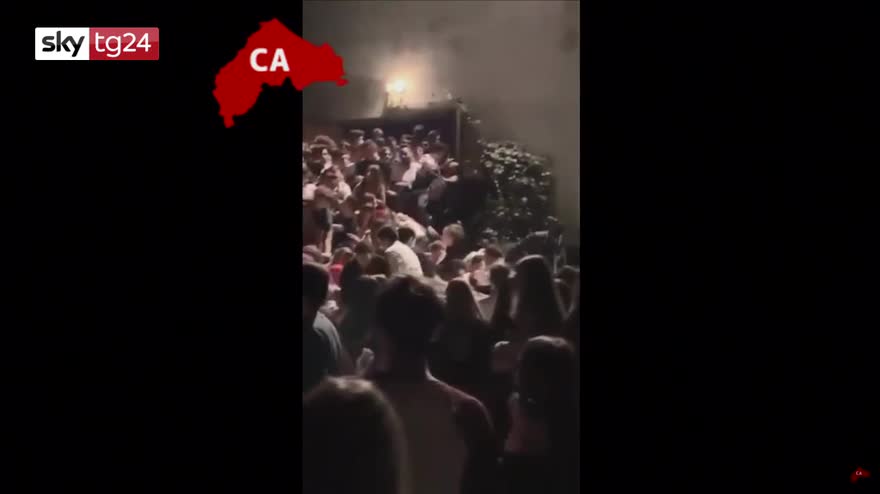 Corinaldo, le immagini del panico in discoteca