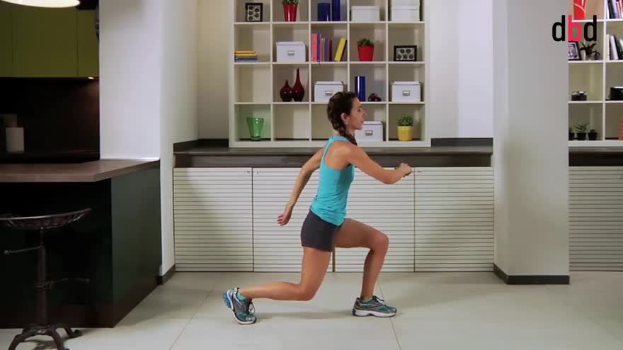Allenamento a casa: i migliori esercizi per tenersi in forma. VIDEO