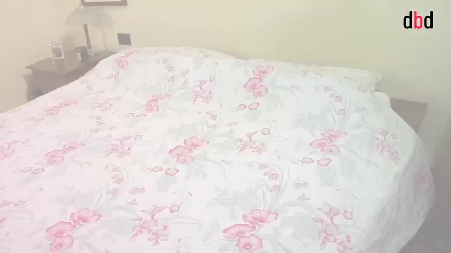 Video tutorial pulizie camera da letto: cambiare le lenzuola