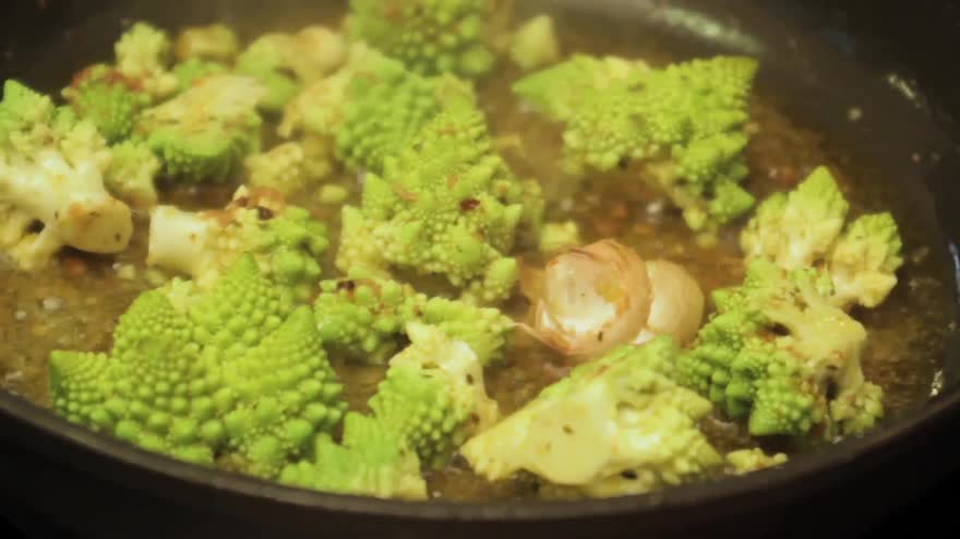 Ricetta orecchiette con il broccolo romano: come prepararle