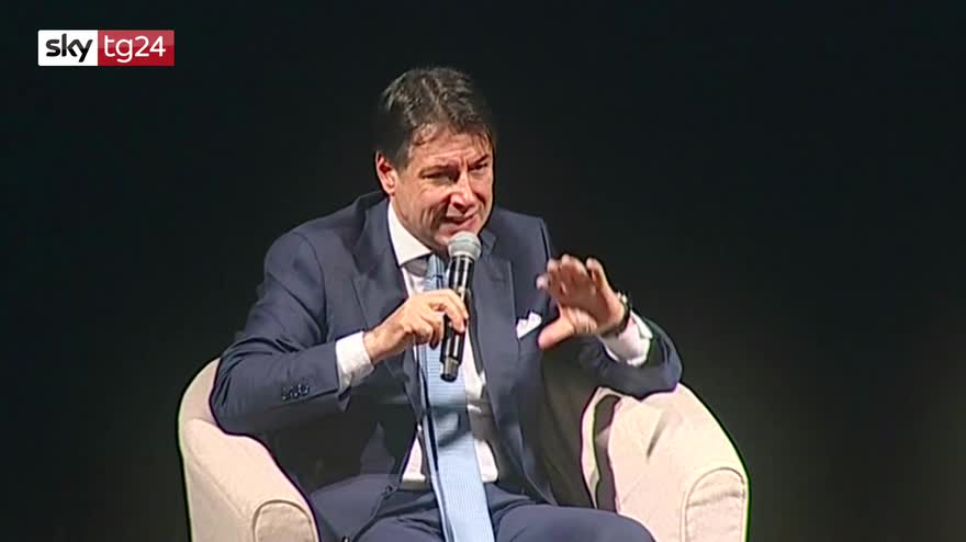Conte e Landini, dal palco Cgil feeling su tasse e evasione